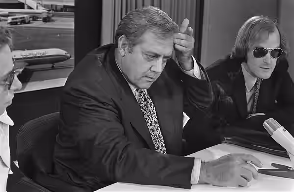 Collectie / Archief : Fotocollectie Anefo Reportage / Serie : [ onbekend ] Beschrijving : Acteurs Raymond Burr en ex-Tarzan Johnny Weismuller (USA) arriveren op (1970)