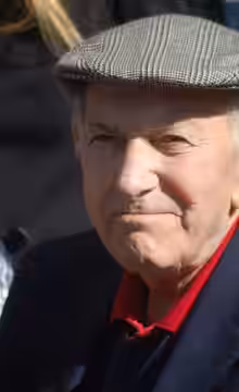 Jack Klugman attending a ceremony for actor John Stamos to receive a star on the Hollywood Walk of Fame. (2009)