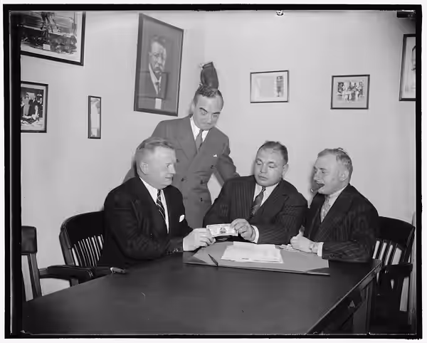 Title: Galento puts up 10-grand note as challenge to Joe Louis. Washington, D.C., Nov. 9. Roly Poly Tony Galenton today deposited with the D.C. Boxing Commissio (1938)