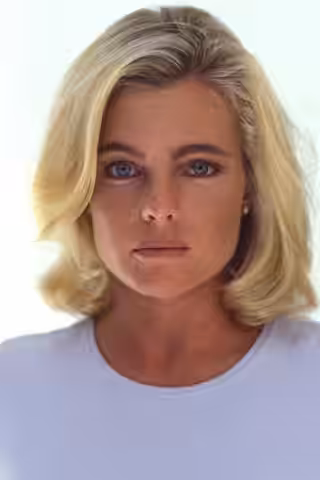 Erika Eleniak
