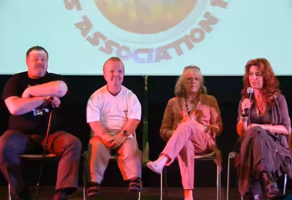 conférence avec les acteurs Alan Flyng et Pam Rose parrains et marraines de l'association ASFA ainsi que Andy Herd et Claudia Wells venue spécialement des USA. (2014)