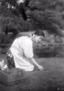 Setsuko Hara in Atarashiki tsuchi (新しき土) aka Die Tochter des Samurai, 1937