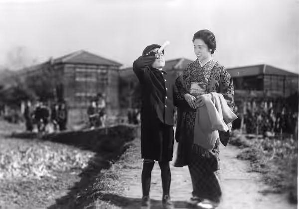 Haruko Sugimura in Te o tsunagu kora (手をつなぐ子等) directed by Hiroshi Inagaki - 1948