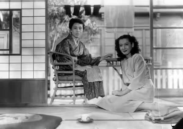 Haruko Sugimura and Setsuko Hara in Late Spring (晩春) directed by Yasujirō Ozu, 1949