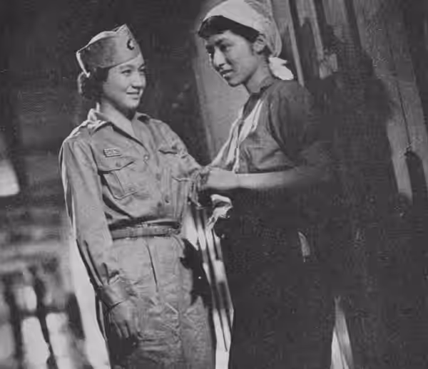 ​『女囚と共に』（1956年）。原節子、香川京子。