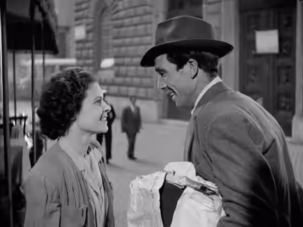 Lianella Carell e Lamberto Maggiorani in una scena del film italiano Ladri di biciclette (1948)