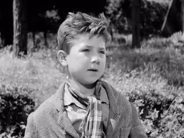 Enzo Staiola in una scena del film italiano Ladri di biciclette (1948)