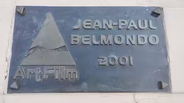 Ceduľa Artist´s Mission Award (Hercova misia) na MFF Art Film pripevnená na starom moste slávy v Trenčianských Tepliciach. (2024)