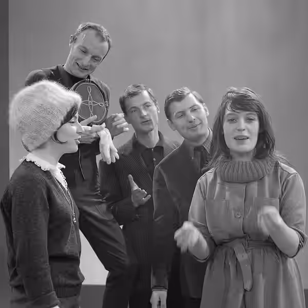 Televisiecabaretprogramma "Croissantje half om", v.l.n.r. Janine, Will Spoor, Doude van Herwijnen, Nico en Wilhelmina 28 december 1960