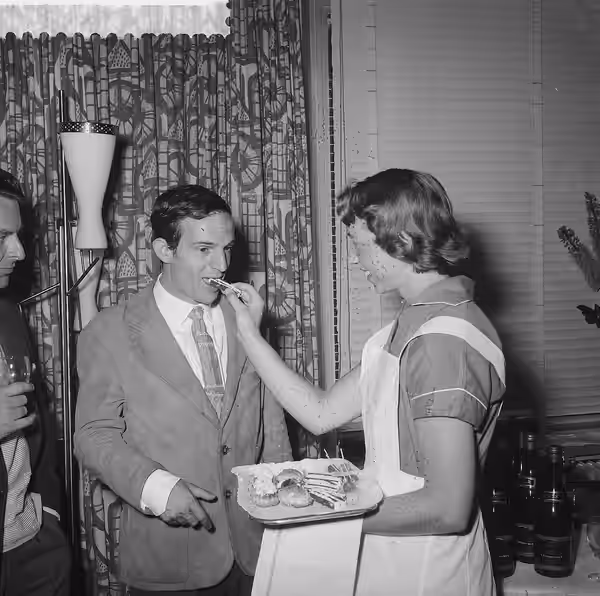 Collectie / Archief : Fotocollectie Anefo Reportage / Serie : [ onbekend ] Beschrijving : Cocktailparty t.g.v. officiële opening Filmweek Arnhem. de regisseur F (1959)