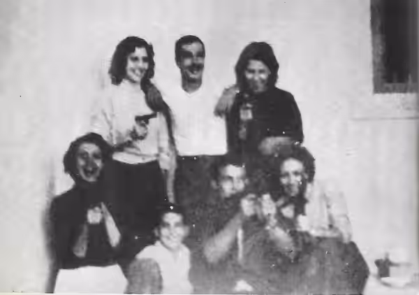 Djamila Bouhired, Yacef Saadi, Hassiba Ben Bouali, Samia Lakhdari, Omar Yacef, (neveu de Yacef Saadi), Ali la pointe, Zohra Drif (1957)