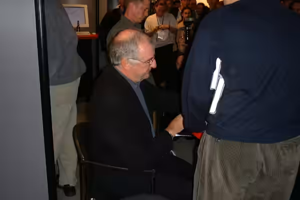 Douglas Adams book signing at ApacheConDouglas Adams (2000)
