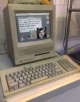 Douglas Adams Macintosh SE 30 (2017)