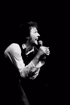 Chris Addison performs live at the Resofit benefit for Resonance FM (2007)