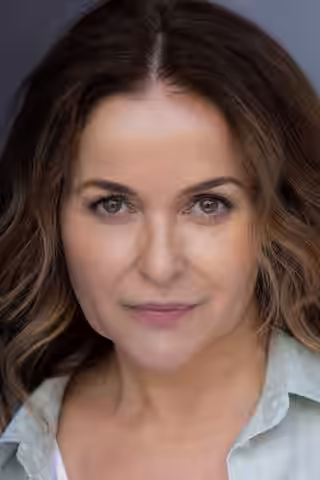 Julia Sawalha