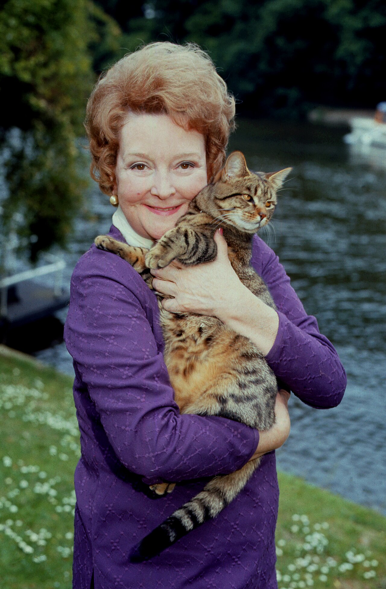 Beryl Reid with her cat (1973)