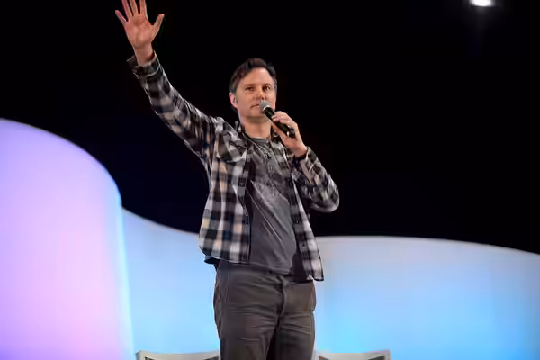 David Morrissey speaking at the 2015 Phoenix Comicon at the Phoenix Convention Center in Phoenix, Arizona. Please attribute to Gage Skidmore if used elsewhere.