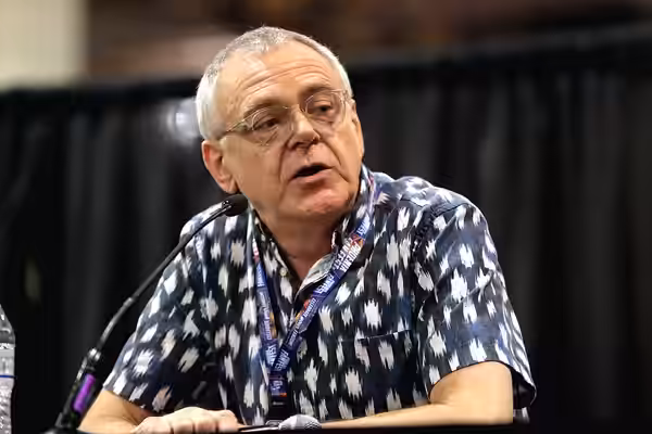Kevin McNally speaking with attendees at the 2017 Phoenix Comicon Fan Fest at the Phoenix Convention Center in Phoenix, Arizona. Please attribute to Gage Skidmo