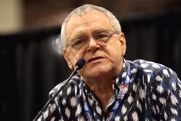 Kevin McNally speaking with attendees at the 2017 Phoenix Comicon Fan Fest at the Phoenix Convention Center in Phoenix, Arizona. Please attribute to Gage Skidmo