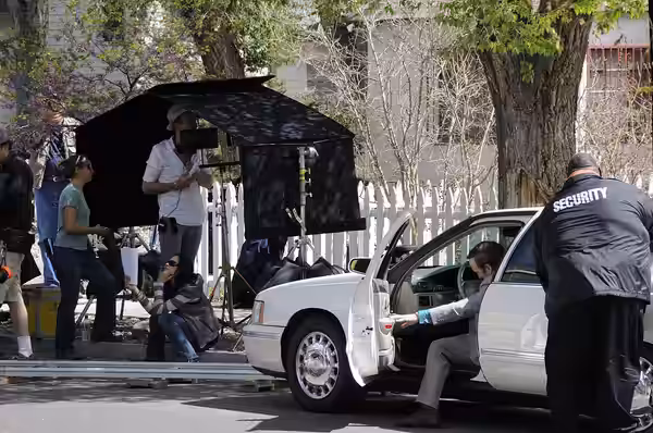 Bob Odenkirk as Saul Goodman and Lavell Crawford as Huell (with "Security" on his back) during shooting of the episode 4x08 Hermanos of Breaking Bad. Director J (2011)