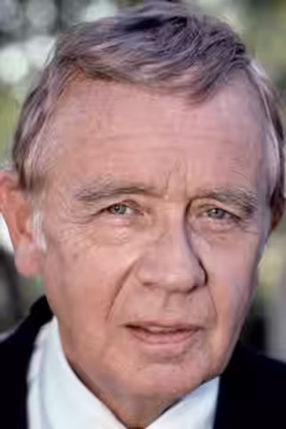 Warren Frost