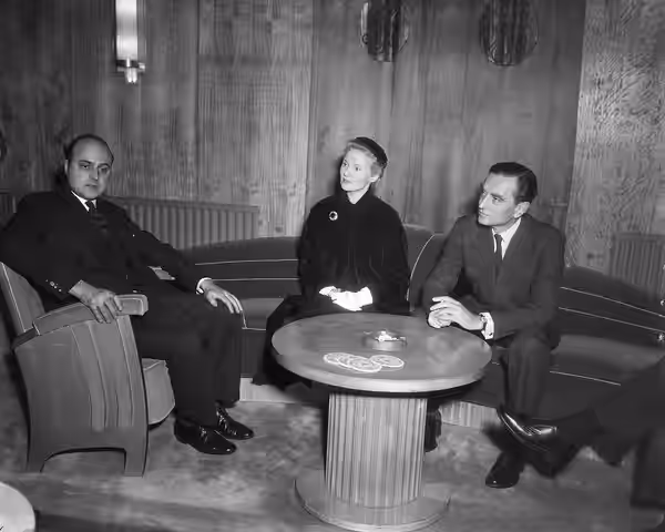 Collectie / Archief : Fotocollectie Anefo Reportage / Serie : [ onbekend ] Beschrijving : Filmster Ann Todd in bioscoop te Den Haag bij première van de film "Th (1952)