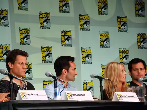 Ioan Gruffudd, Nestor Carbonell, Sarah Michelle Gellar and Kristoffer Polaha at Ringer Panel at the 2011 Comic-Con International