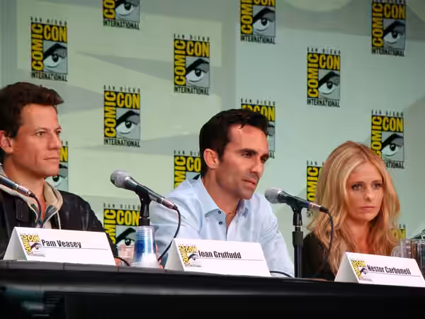 Ioan Gruffudd, Nestor Carbonell and Sarah Michelle Gellar at Ringer Panel at the 2011 Comic-Con International
