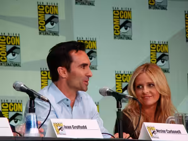 Nestor Carbonell and Sarah Michelle Gellar at Ringer Panel at the 2011 Comic-Con International
