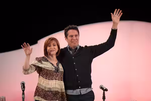 Alyson Hannigan and Alexis Denisof speaking at the 2015 Phoenix Comicon at the Phoenix Convention Center in Phoenix, Arizona. Please attribute to Gage Skidmore 