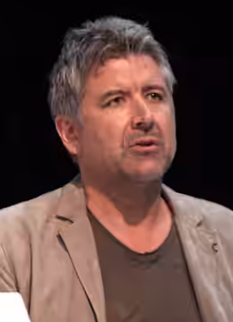 Deran Sarafian speaking at the 2013 WonderCon in Anaheim, California.