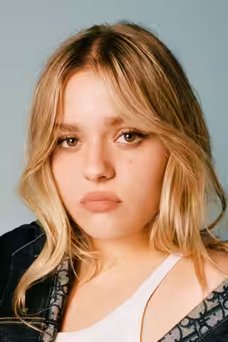 Maisy Stella