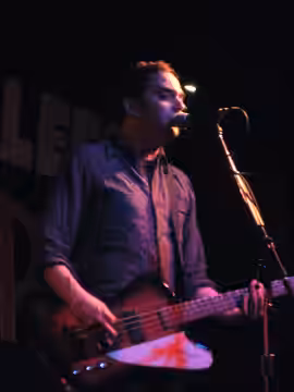 Adam Schlesinger in concert with Fountains of Wayne, in Toronto (2006)