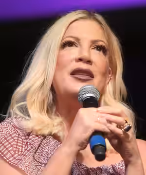 Tori Spelling speaking with attendees at the 2018 Arizona Ultimate Women's Expo at the Phoenix Convention Center in Phoenix, Arizona. Please attribute to Gage S