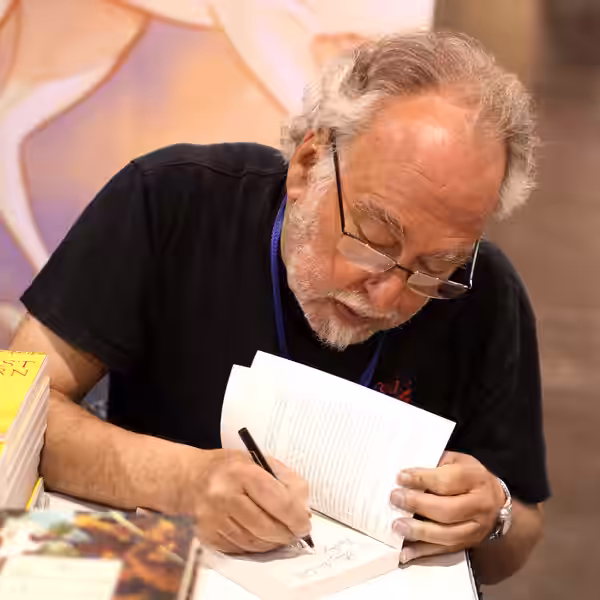 Peter S. Beagle at the 2012 Phoenix Comicon in Phoenix, Arizona.