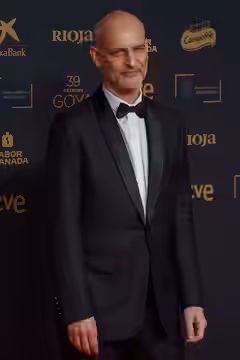 James Wilson en la alfombra roja de los Premios Goya celebrados en Granada en 2025