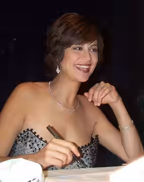 Catherine Bell, star of television's JAG, signs autographs at a Salute to Veterans. Bell spoke at the banquet and ball hosted by the American Legion in Washingt (2001)