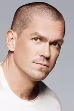 Steve Howey