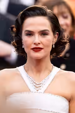 Zoey Deutch presenting the movie Nouvelle Vague at the 2025 Cannes Film Festival