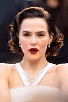 Zoey Deutch presenting the movie Nouvelle Vague at the 2025 Cannes Film Festival