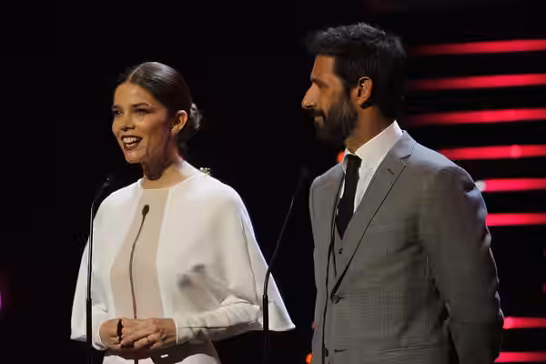 Se realizó la segunda entrega de los Fénix, Premio Iberoamericanos de Cine, en el Teatro de la Ciudad Esperanza Iris, Aquí los los presentadores y cantantes que (2015)