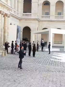 Le président Emmanuel Macron lors de l'hommage à Michel Bouquet aux Invalides, en avril 2022.