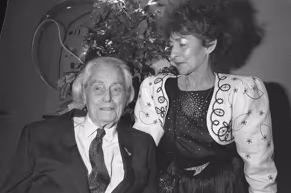 Collectie / Archief : Fotocollectie Anefo Reportage / Serie : Filmfestival Rotterdam Beschrijving : Filmregisseur Joris Ivens en zijn vrouw Marceline Loridan An (1989)