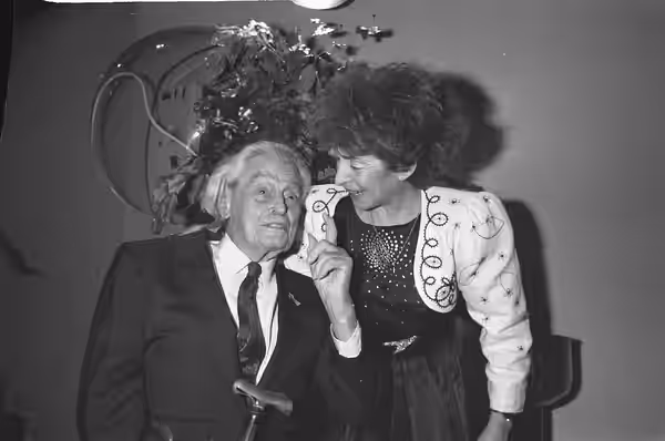 Collectie / Archief : Fotocollectie Anefo Reportage / Serie : Filmfestival Rotterdam Beschrijving : Filmregisseur Joris Ivens en zijn vrouw Marceline Loridan Da (1989)