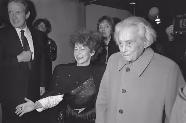 Collectie / Archief : Fotocollectie Anefo Reportage / Serie : Filmfestival Rotterdam Beschrijving : Filmregisseur Joris Ivens en zijn vrouw Marceline Lorida Dat (1989)