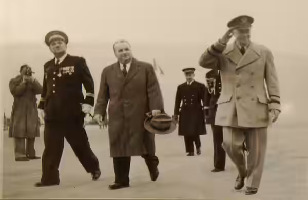 Musée de l'aéronautique de Bétheny, Eisenhower vient célébrer l'arrivée des Thunderjet en France dans le cadre du Military assistance program et a été accueilli (1951)