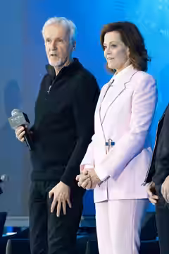 アバター:ウェイ・オブ・ウォーター ウォーターフロント記者会見 ジェームズ・キャメロン シガニー・ウィーバー (2022)