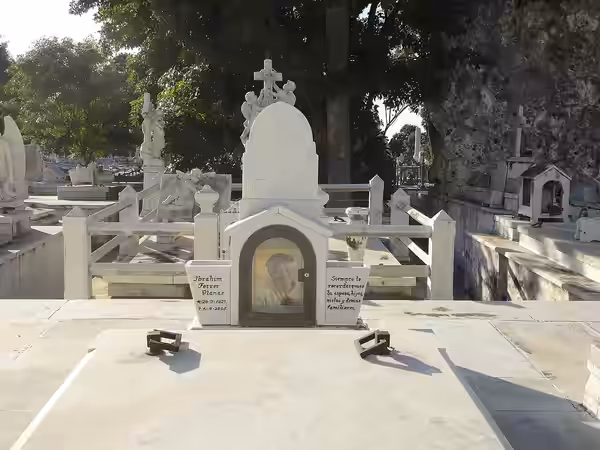 Grab des Sängers Ibrahim Ferrer auf dem Cementerio Cristóbal Colón (2016)