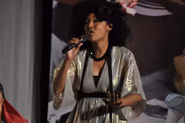 Judith Hill performs a song at the end of the 2011 International Women of Courage Ceremony. (Photo by Roshan Nebhrajani Medill News Service)