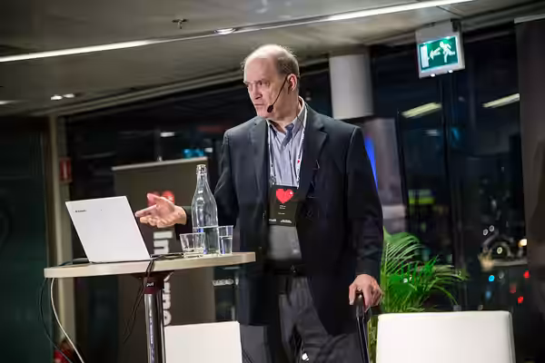 William E Binney, talare "Drilling into the core problems" i "Hardwiring Freedom"-spåret. Foto: Sara Arnald / CC-BY (2015)